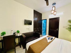The White Scent-Near Noida Sector 18 Metro