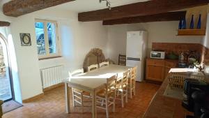 Maisons de vacances Grande maison de village - solarium et terrasse : photos des chambres