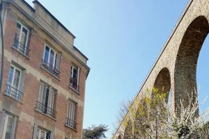 Double-studio 4p Calme 100m métro idéal Séjour Maison examens