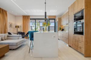 Penthouse Sauna & Jacuzzi in Glyfada