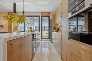 Penthouse Sauna & Jacuzzi in Glyfada