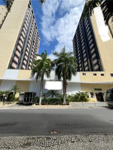 3 - Flat a 70 metros do Salvador Shopping