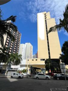 3 - Flat a 70 metros do Salvador Shopping