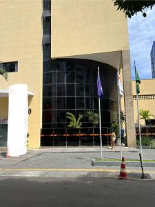 3 - Flat a 70 metros do Salvador Shopping