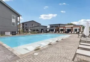 Virginia Apartments by Barsala - McQueeney