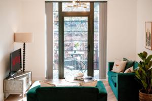 Spacious City pad Family Contractors WiFi Parking