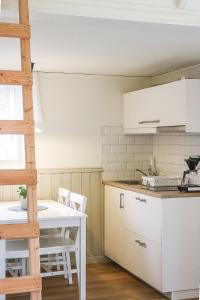 Studio apartment, Beach 400 m, Patio & BBQ