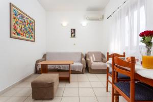 Sunset Apartments Mate