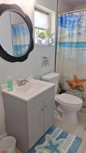 Beach Getaway,Walk orBike to beach,Fenced for doggie, Large Driveway