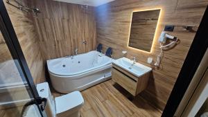 Small Villa River View Spa&Pool