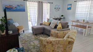 Beach Getaway,Walk orBike to beach,Fenced for doggie, Large Driveway