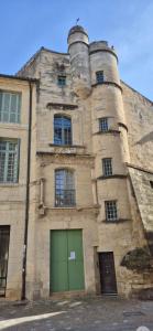 Appartements La Tour des Songes Place Dampmartin Uzes : photos des chambres
