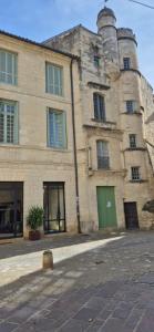 Appartements La Tour des Songes Place Dampmartin Uzes : Appartement 1 Chambre