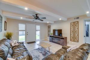 Golf, Shop and Hike Youngtown Hideaway!