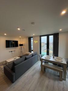 York Central Stylish Flat - Sleeps 8 - Parking - Gym