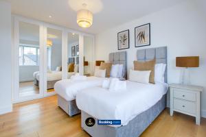 2 Bedroom Apt By LS2G Short Lets & Serviced Accommodation Greater London With Private Balcony