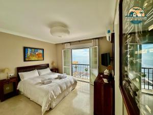 Seafront Townhouse with Stunning Mediterranean Views, community pool