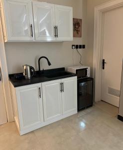 One-bedroom apartment in Al-Ghadeer neighborhood