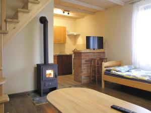 Holiday home with a terrace, right on the lake