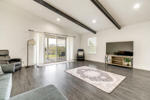 Private Hot Tub and Golf Course Views Lakeway Gem