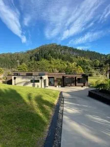 Hosts on the Coast The Country Club - Whiritoa