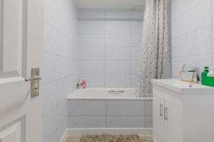 Riverside 2BD Flat Short Walk to the ExCel Centre