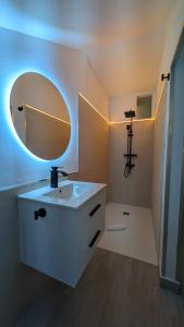 Bajo Capital Con Terraza y Aparcamiento Privado