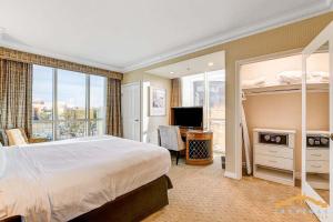 MGM Signature-02-602 1Br 2Ba Balcony Suite