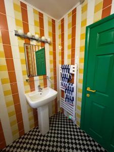 Rainbow retreat with stunning panoramic views