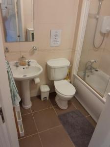 Spacious and Bright 2 Bedroom Apt - Great location