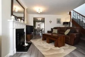 Alverstoke Manor - family home with pool table - Hill Head
