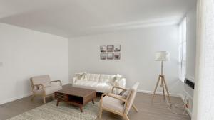 Seaside Escape Steps from Santa Monica Beach