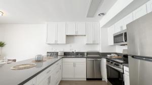 Seaside Escape Steps from Santa Monica Beach