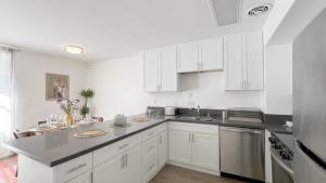 Seaside Escape Steps from Santa Monica Beach