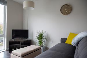 Capitol Hill Modern Studio with Free Parking!