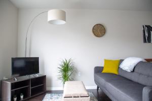 Capitol Hill Modern Studio with Free Parking!