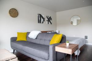 Capitol Hill Modern Studio with Free Parking!