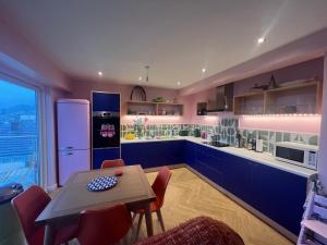 Rainbow retreat with stunning panoramic views