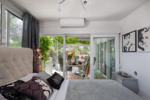 Beachfront apartment with wonderful large terrace