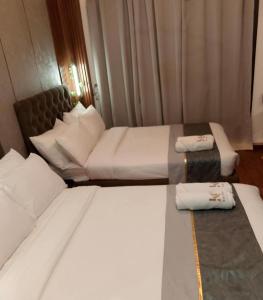 2 Double Beds with Balcony