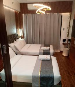 2 Double Beds with Balcony