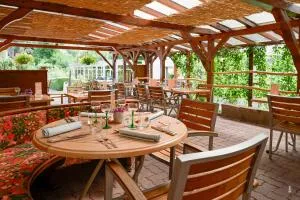 Logis Hotel Restaurant Le Faudé - 普兰凡