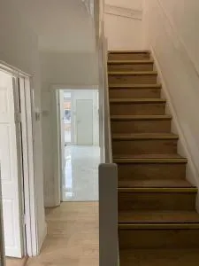 Coventry Stay - Sleeps 8 Free Parking & WiFi - Canley