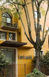 Stylish Loft Ideal for Couples & Work 105