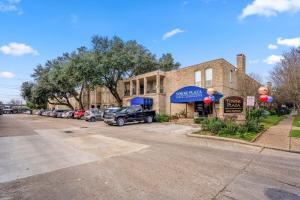 Towne Plaza Apartments #114 in the Galleria Area