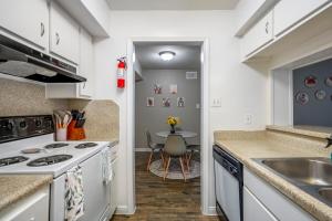 Towne Plaza Apartments #114 in the Galleria Area