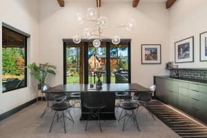 Architecturally stunning Cle Elum luxury retreat