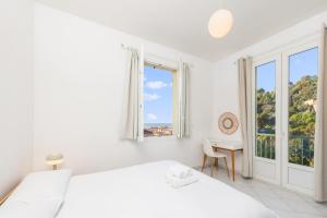 Beautiful & large sea view apartment