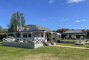 Yarra Fox Farm Cottage Farmstay - Kings Lake East