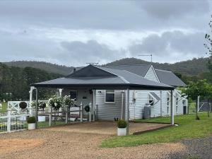 Yarra Fox Farm Cottage Farmstay